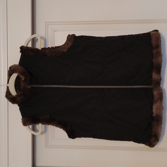Reversible faux fur vest - Picture 5 of 10